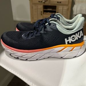 Hoka ~like new women’s 9